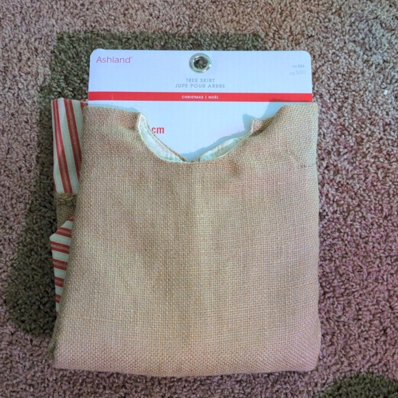 Ashland tree skirt